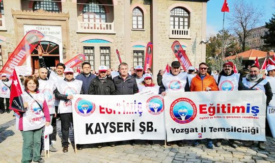 Eğitimciler Ankara’da yürüdü